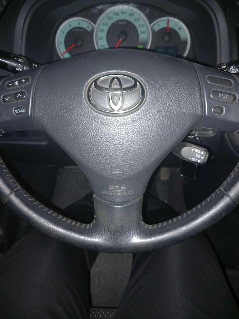 Toyota Corolla verso  2.2 Д 4 Д, снимка 6 - Автомобили и джипове - 49552339