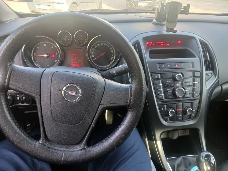 Opel Astra J, снимка 7 - Автомобили и джипове - 47301093