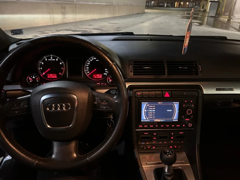 Audi A4, снимка 8 - Автомобили и джипове - 52879920