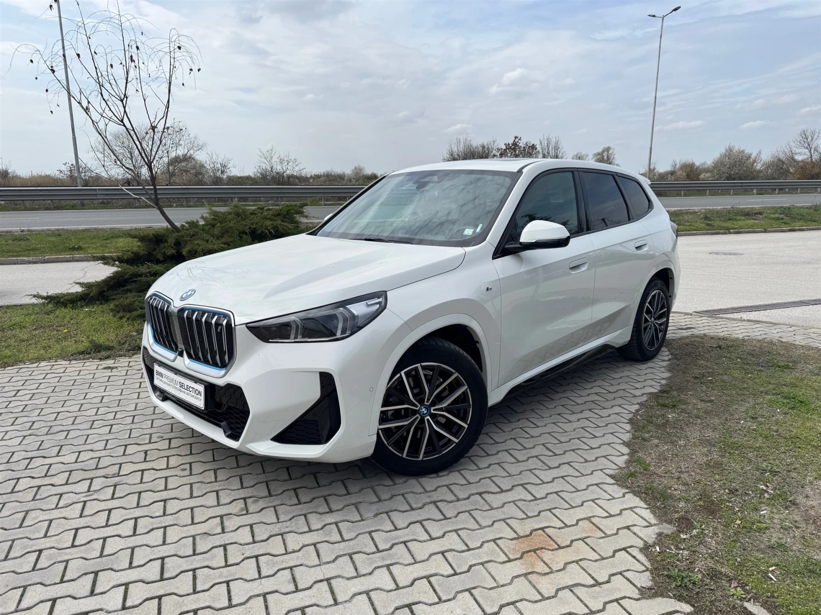 BMW iX1 xDrive30 | Mobile.bg — изображение 1