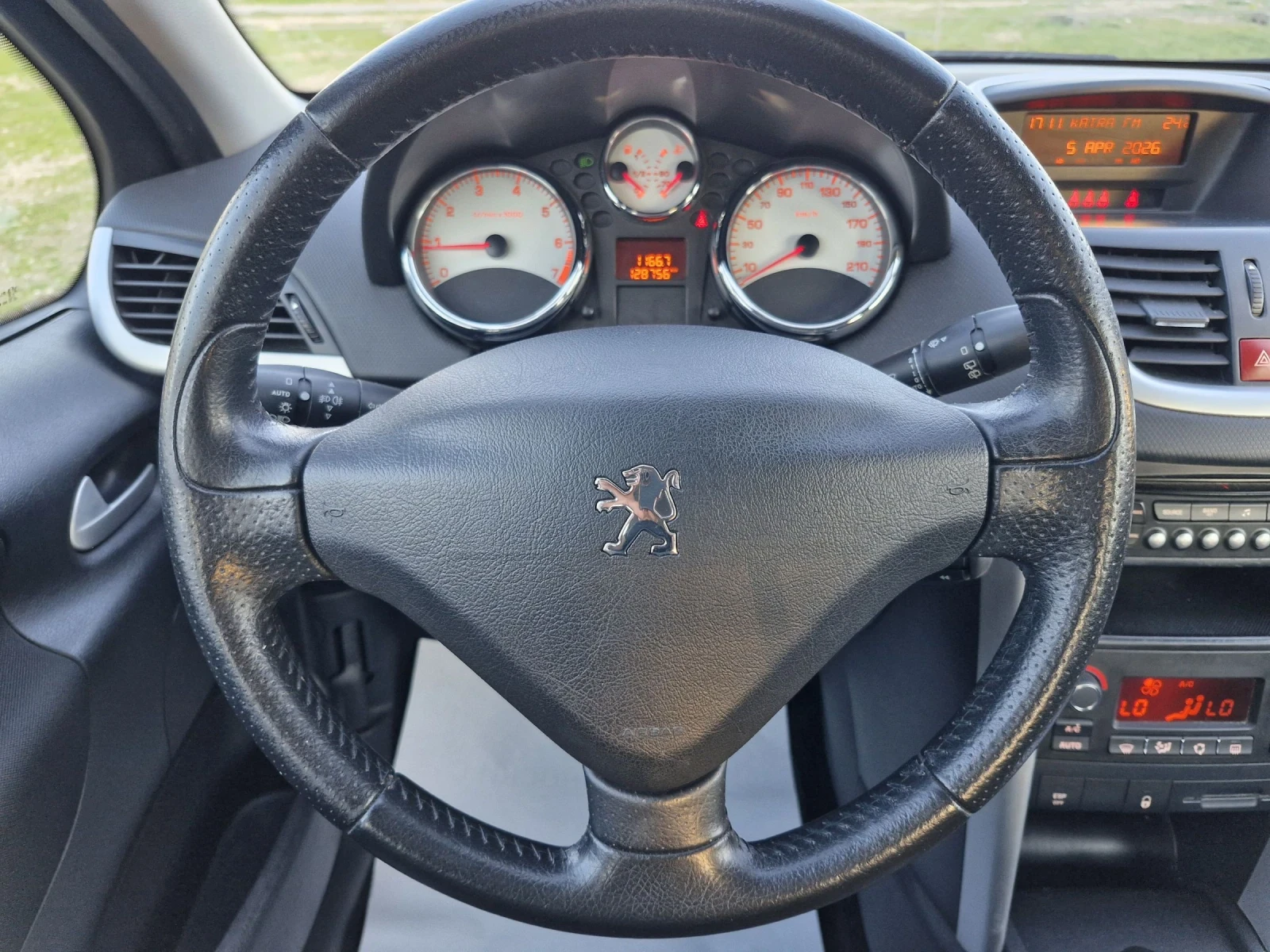 Peugeot 207 1.4 бензин 73к.с. фейслифт, климатроник , снимка 9 - Автомобили и джипове - 54100706