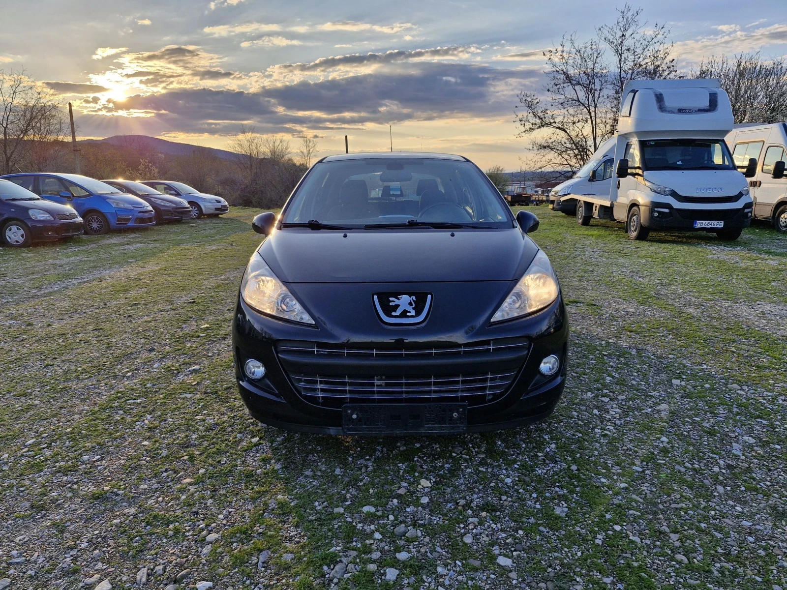 Peugeot 207 1.4 бензин 73к.с. фейслифт, климатроник , снимка 2 - Автомобили и джипове - 54100706