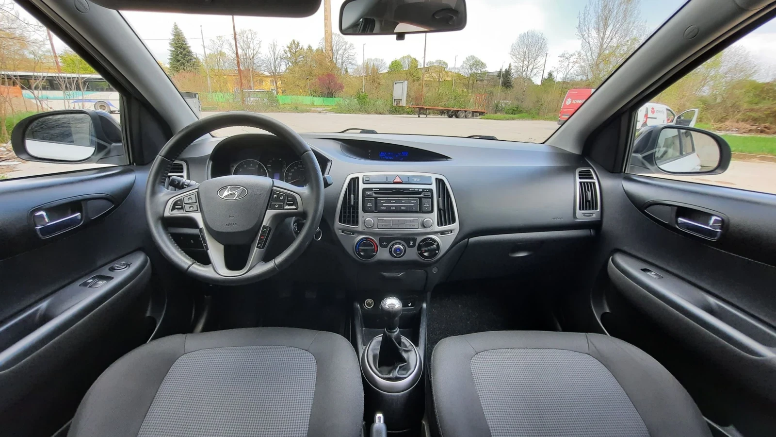 Hyundai I20 1.3i World cup, снимка 11 - Автомобили и джипове - 54259314