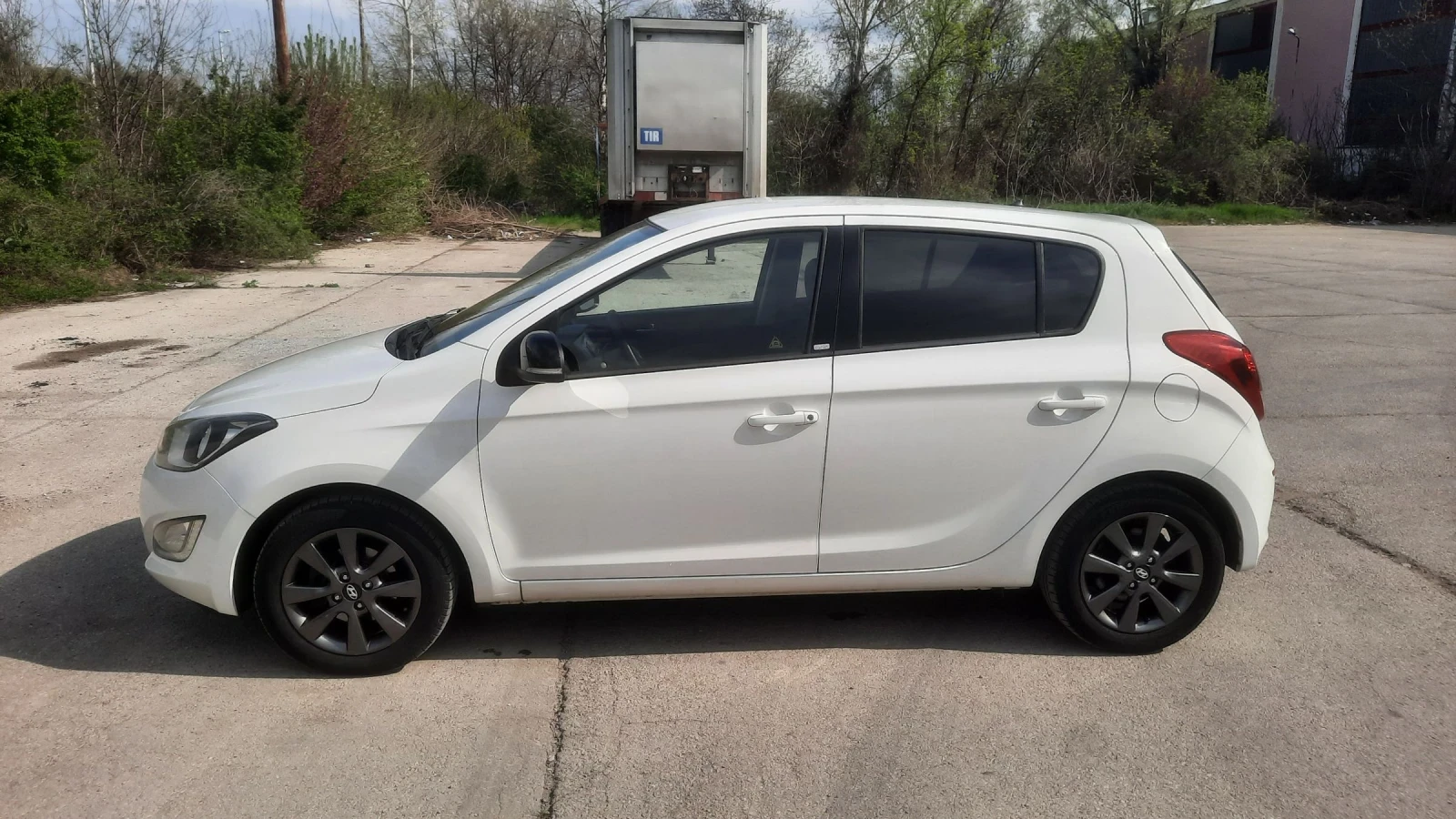 Hyundai I20 1.3i World cup, снимка 8 - Автомобили и джипове - 54259314