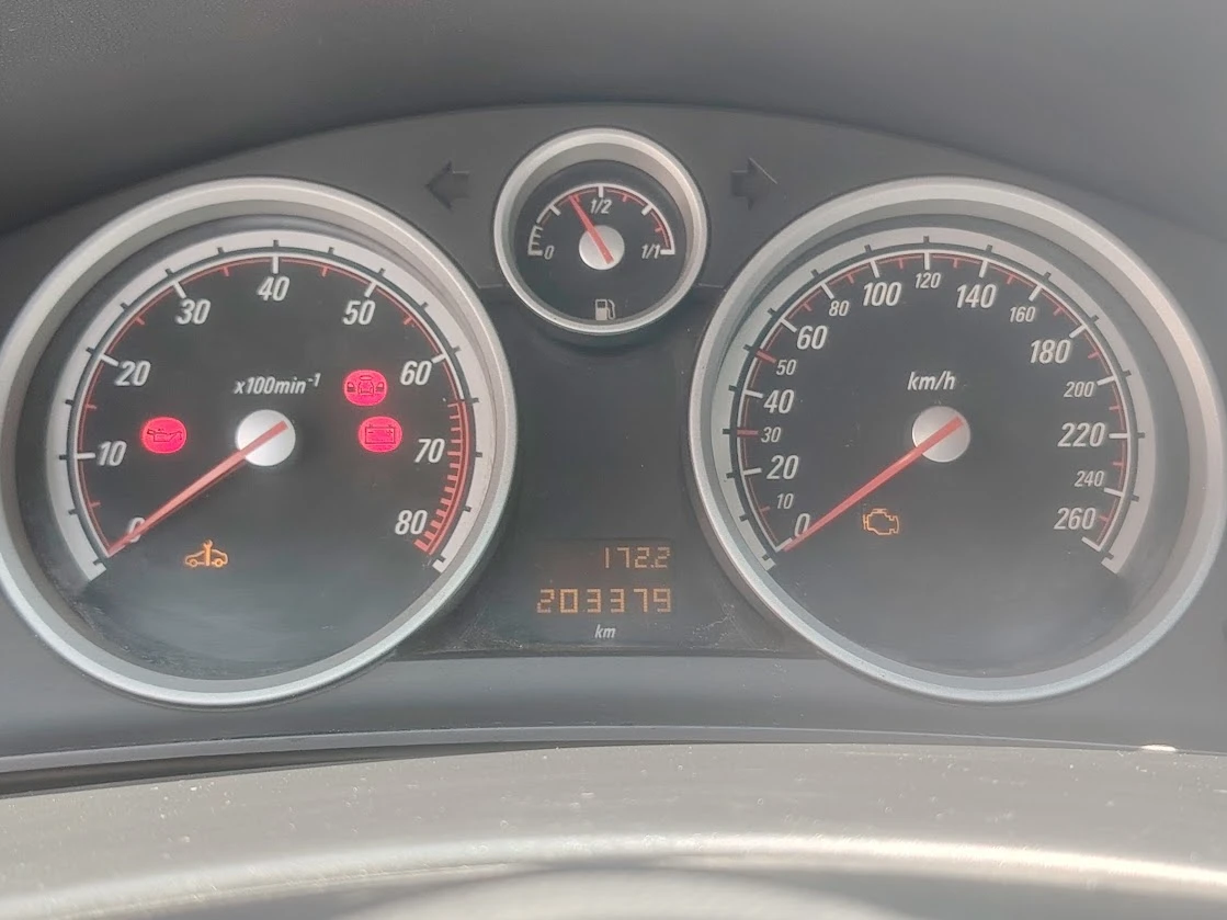 Opel Astra GTC 1.6, снимка 9 - Автомобили и джипове - 54618860
