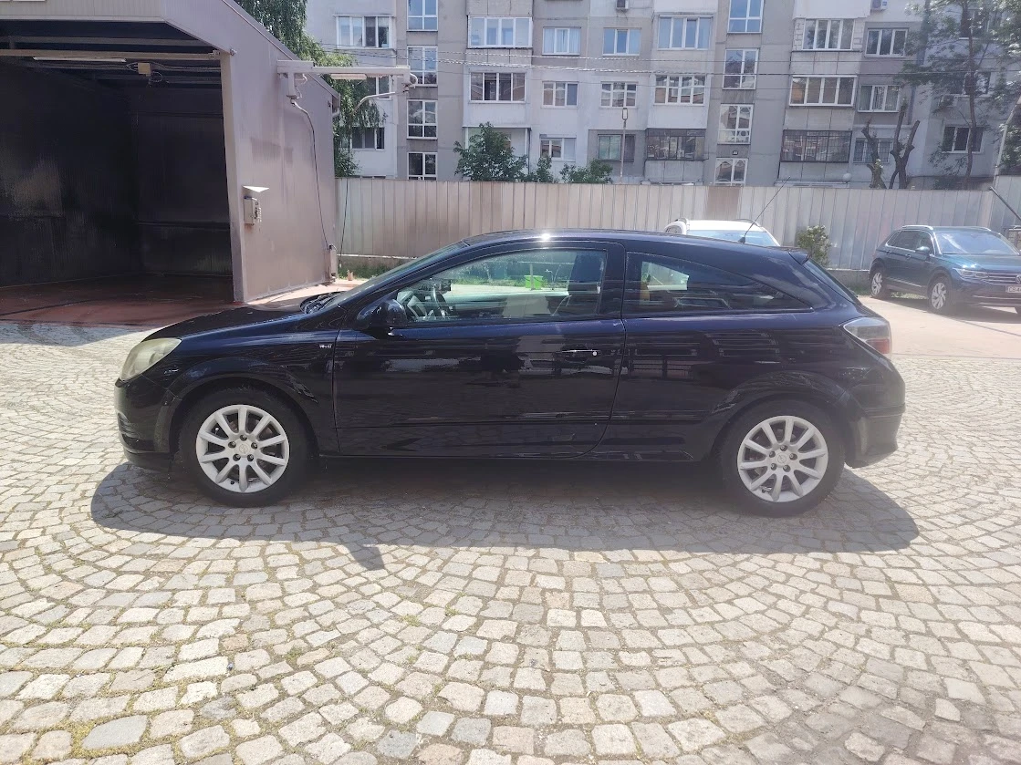 Opel Astra GTC 1.6, снимка 2 - Автомобили и джипове - 54618860