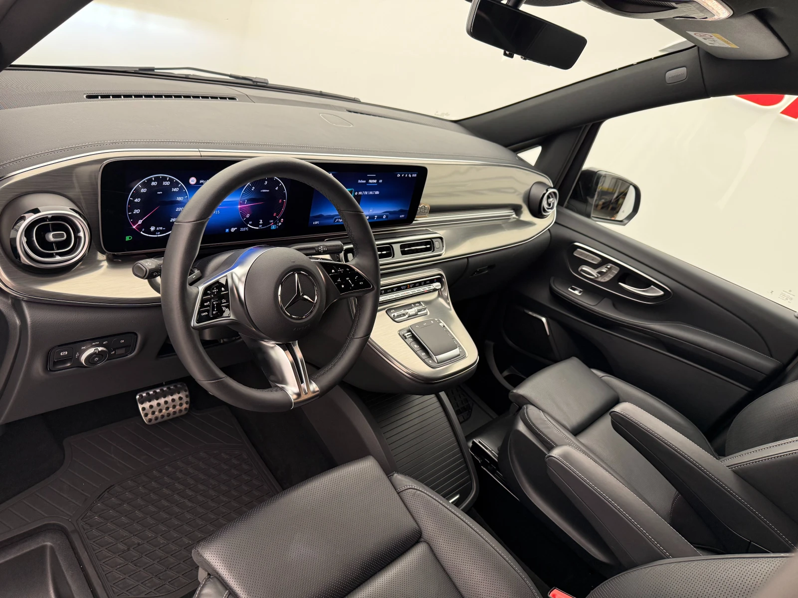 Mercedes-Benz V 300 4MATIC\AMG\Burmester\Long, снимка 7 - Автомобили и джипове - 54849365
