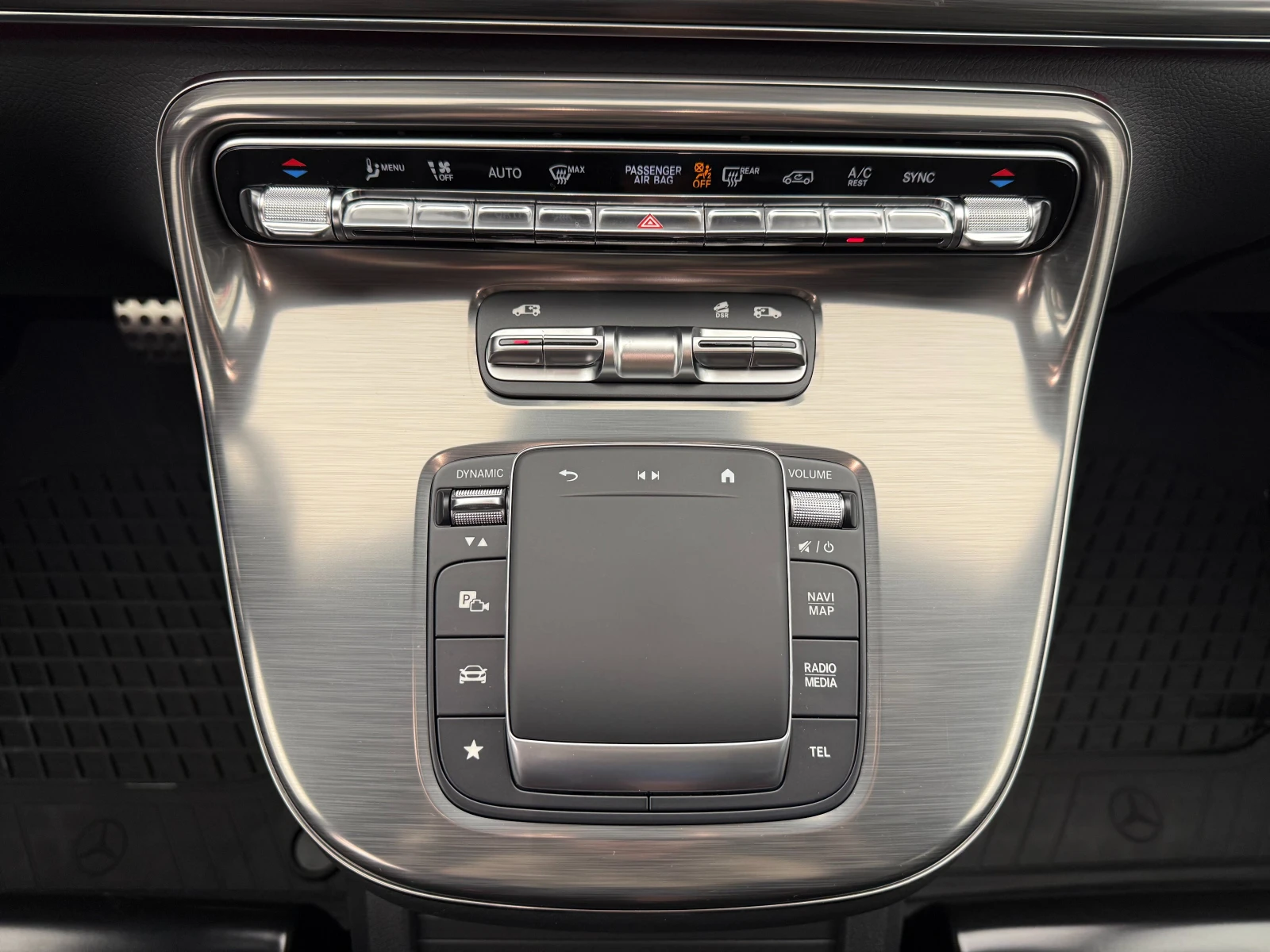 Mercedes-Benz V 300 4MATIC\AMG\Burmester\Long, снимка 15 - Автомобили и джипове - 54849365
