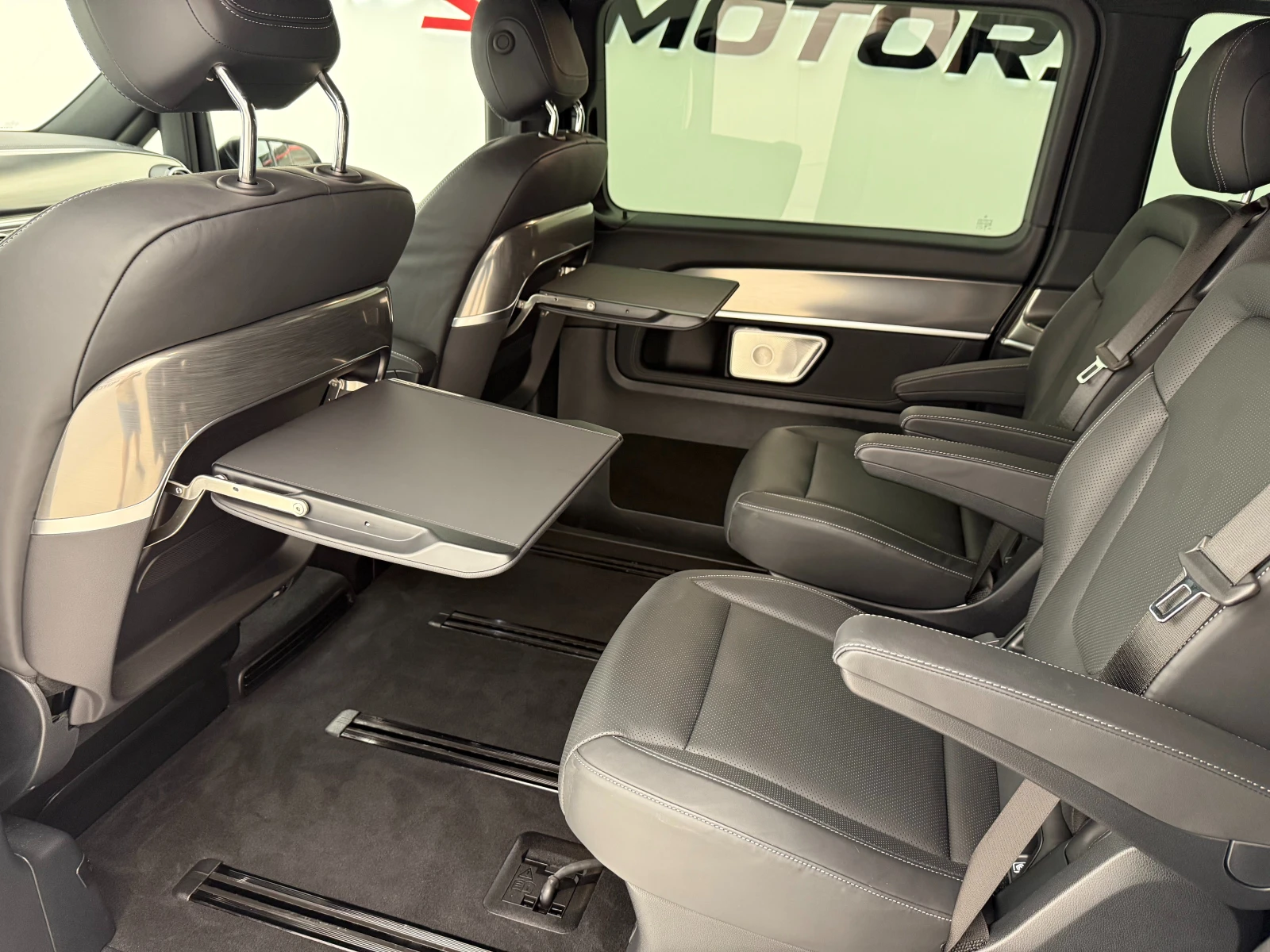 Mercedes-Benz V 300 4MATIC\AMG\Burmester\Long, снимка 12 - Автомобили и джипове - 54849365