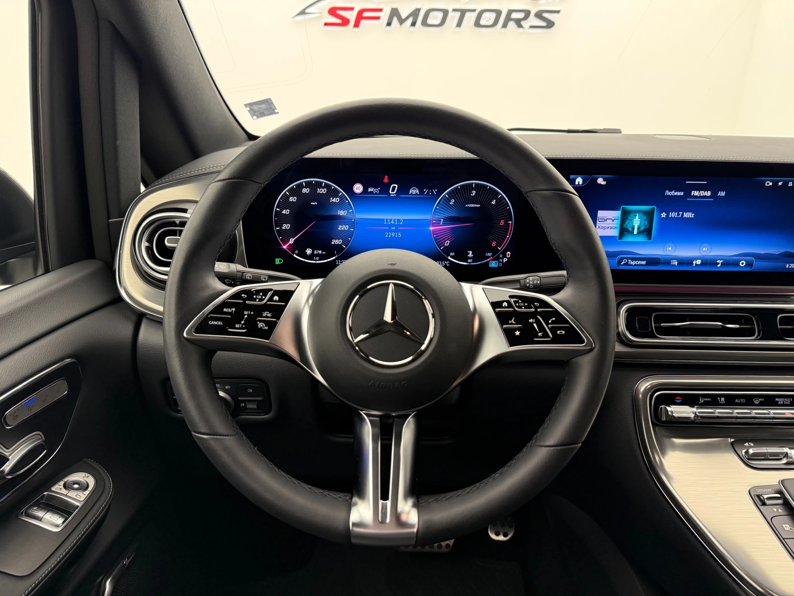 Mercedes-Benz V 300 4MATIC\AMG\Burmester\Long, снимка 11 - Автомобили и джипове - 54849365