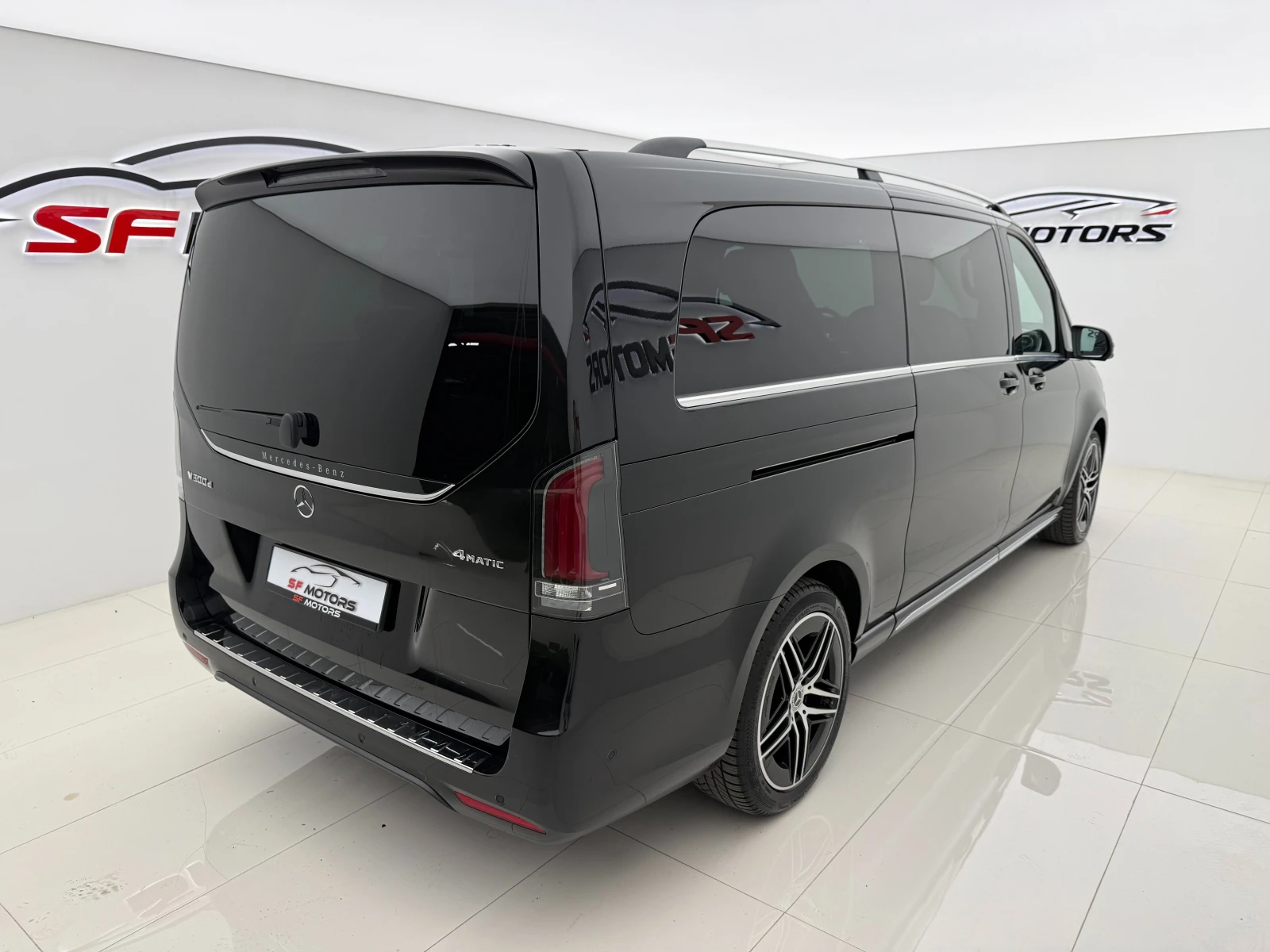 Mercedes-Benz V 300 4MATIC\AMG\Burmester\Long, снимка 4 - Автомобили и джипове - 54849365