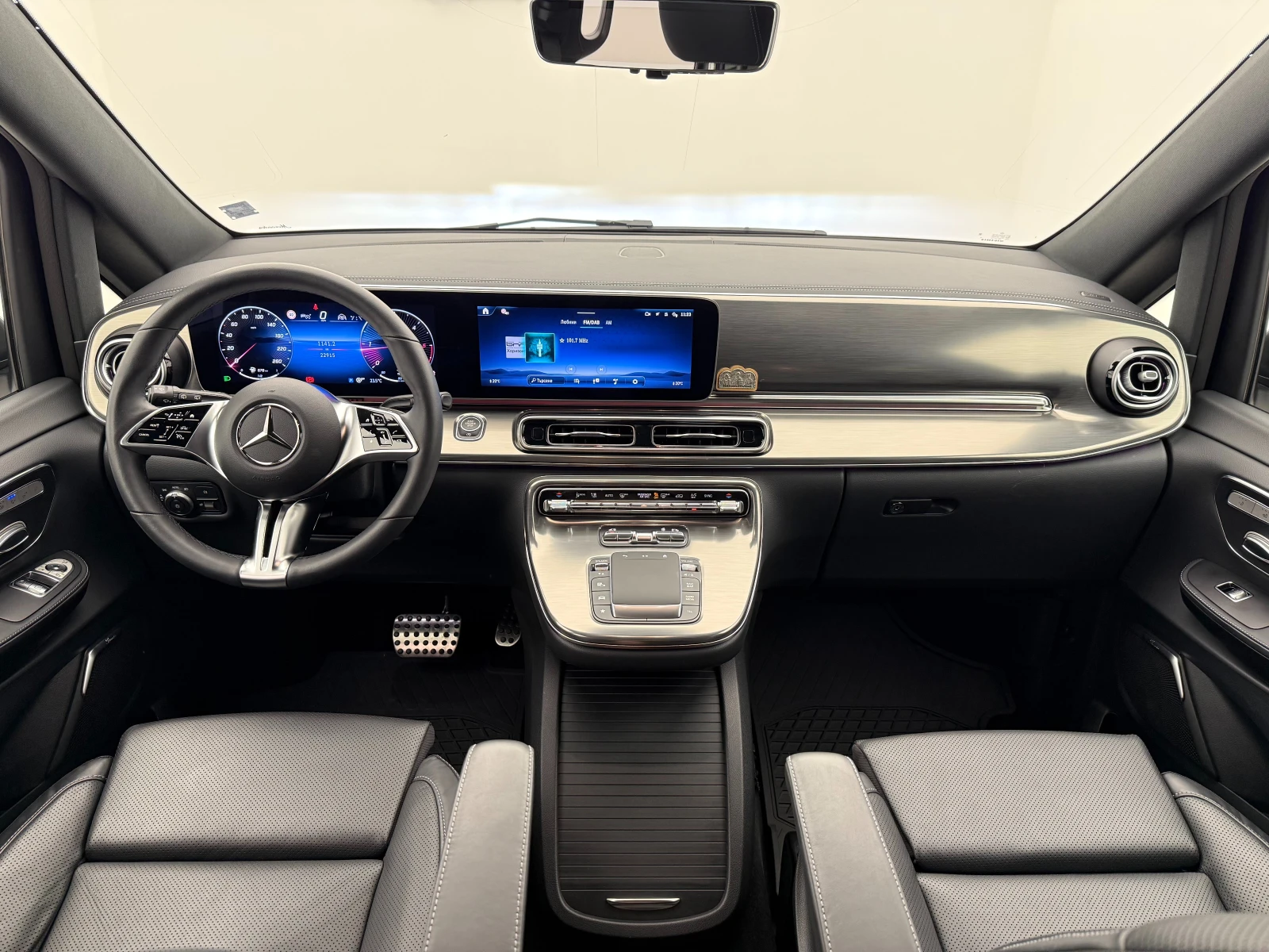 Mercedes-Benz V 300 4MATIC\AMG\Burmester\Long, снимка 10 - Автомобили и джипове - 54849365