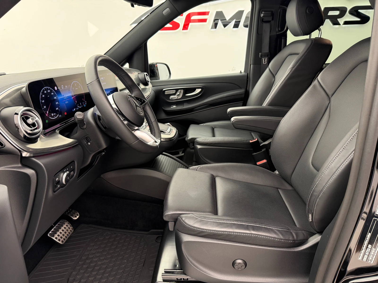 Mercedes-Benz V 300 4MATIC\AMG\Burmester\Long, снимка 9 - Автомобили и джипове - 54849365