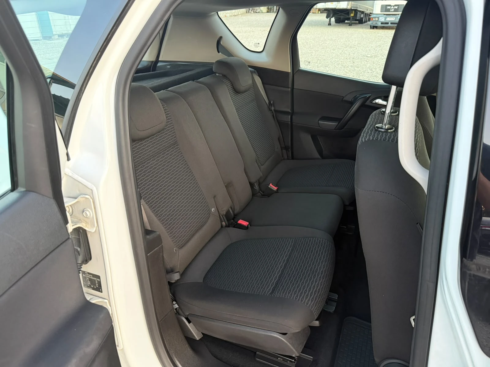 Opel Meriva 1.4i Газ/131000км/Климатик/Собствен лизинг, снимка 11 - Автомобили и джипове - 55241636