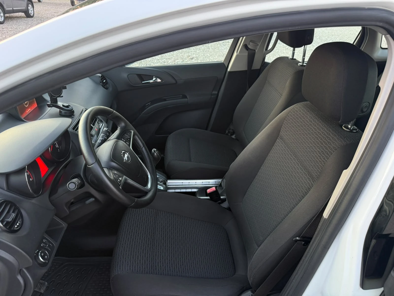 Opel Meriva 1.4i Газ/131000км/Климатик/Собствен лизинг, снимка 9 - Автомобили и джипове - 55241636
