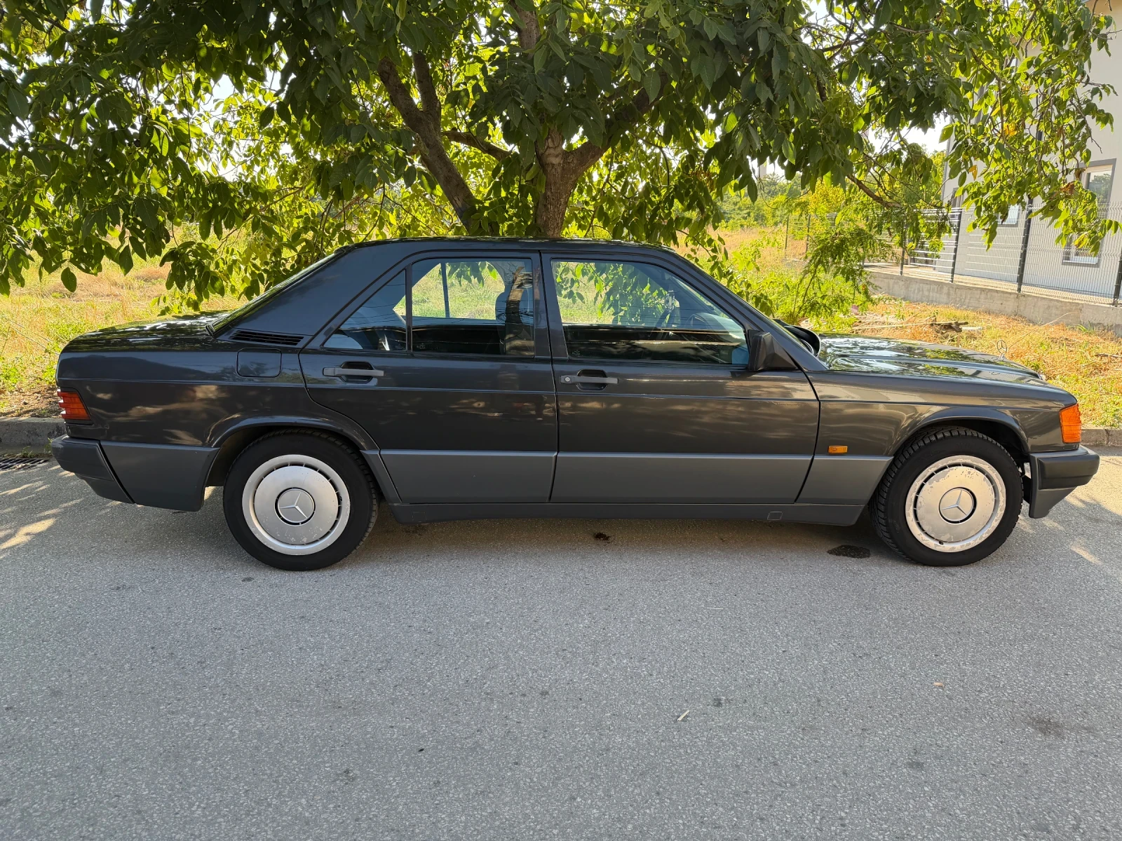 Mercedes-Benz 190 E 2.0i, снимка 2 - Автомобили и джипове - 55512340