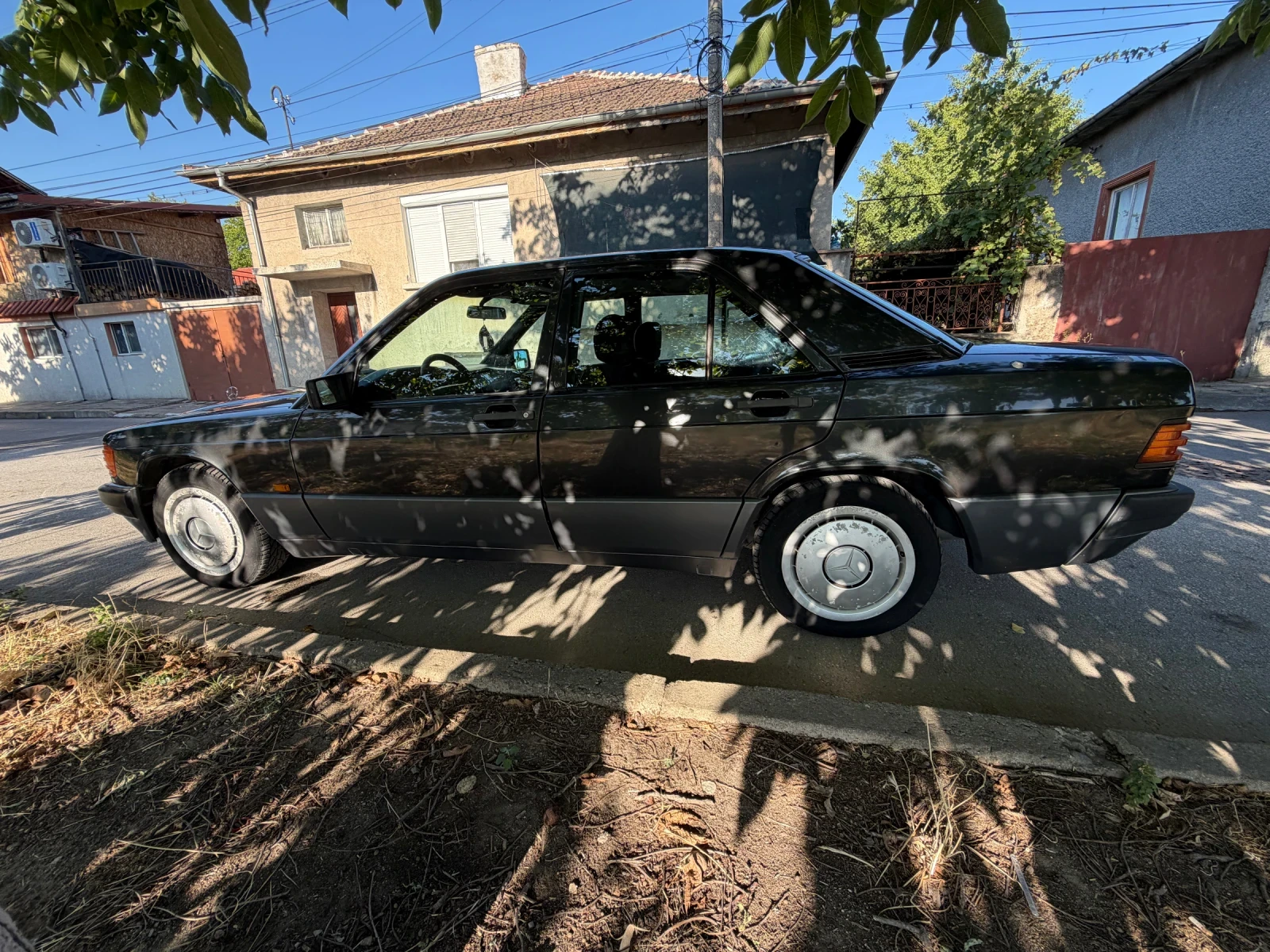Mercedes-Benz 190 E 2.0i, снимка 4 - Автомобили и джипове - 55512340