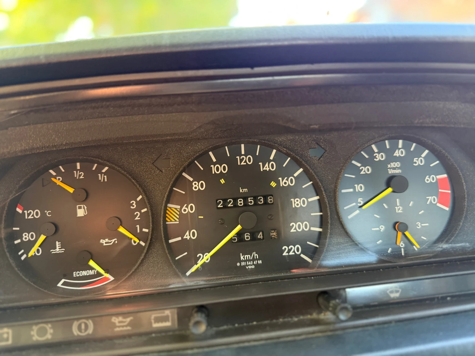 Mercedes-Benz 190 E 2.0i, снимка 6 - Автомобили и джипове - 55512340