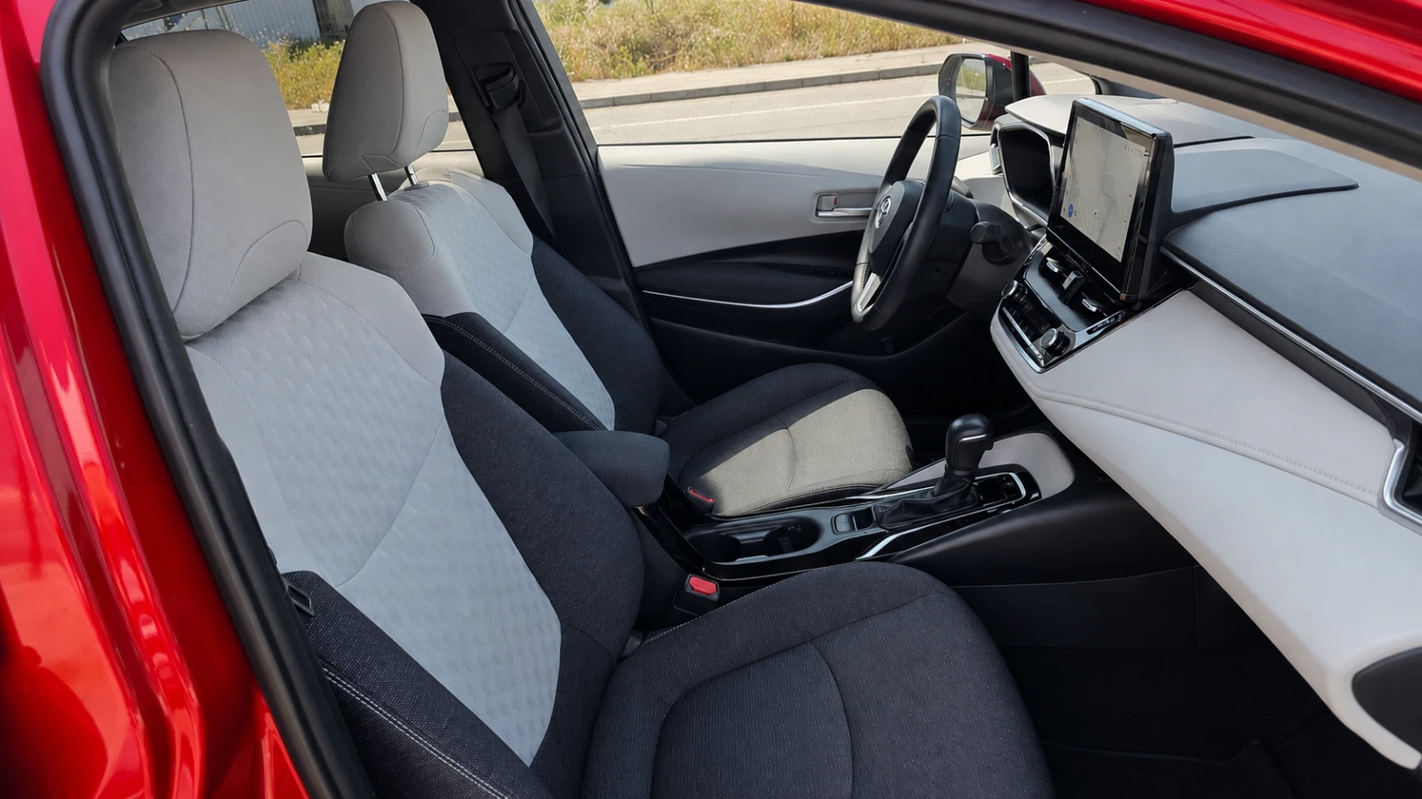 Toyota Corolla 1.5 TNGA с гаранция!, снимка 17 - Автомобили и джипове - 55612890