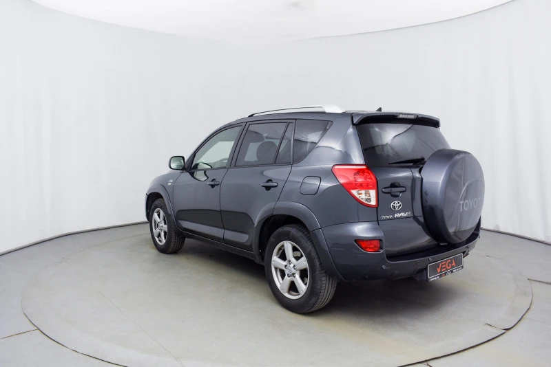 Toyota Rav4 2.2 D E4, снимка 3 - Автомобили и джипове - 45806352