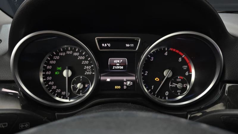 Mercedes-Benz ML 350 d, снимка 8 - Автомобили и джипове - 53586542