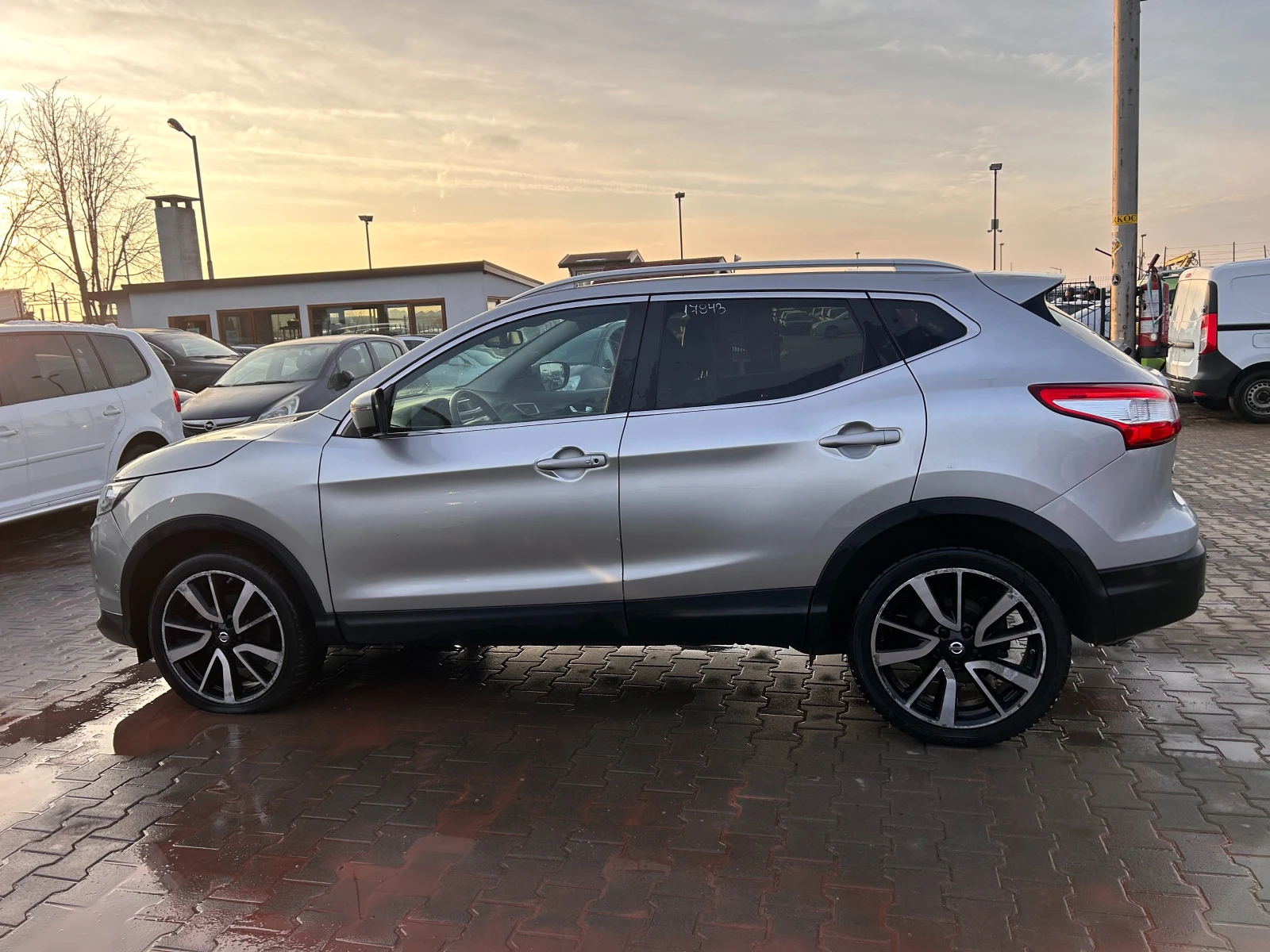 Nissan Qashqai 1.6DCI 4X4 PANORAMA/KOJA/NAVI EURO 6 - изображение 9