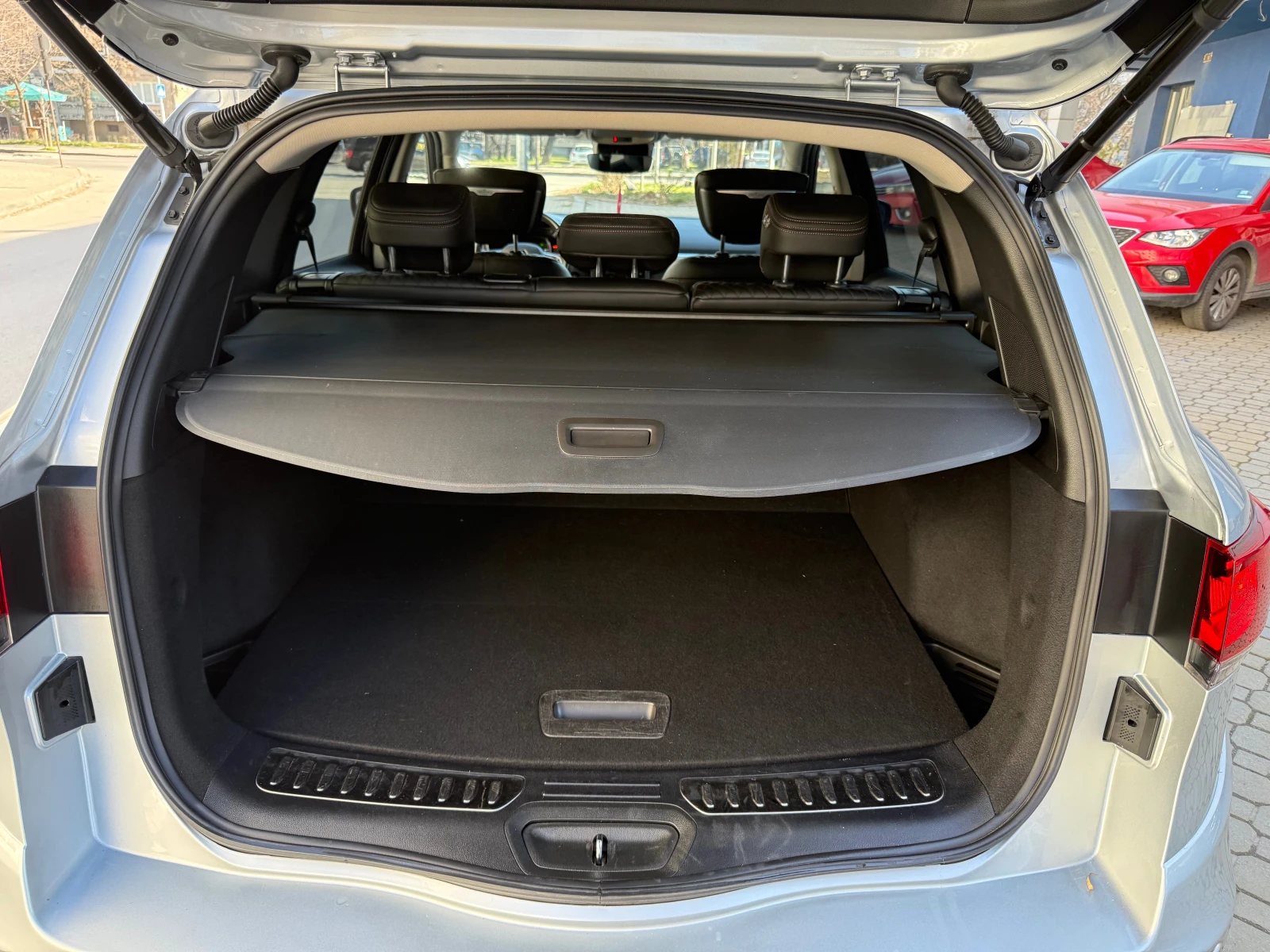 Renault Koleos 2.0dCi, Initiale Paris, LED, Massage, 4WD, 97хил.к, снимка 13 - Автомобили и джипове - 53771337