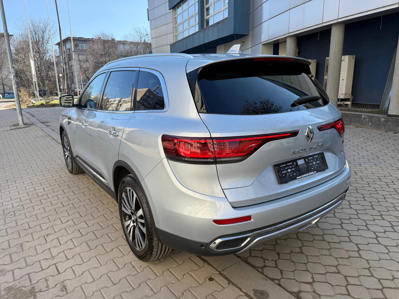 Renault Koleos 2.0dCi, Initiale Paris, LED, Massage, 4WD, 97хил.к, снимка 3 - Автомобили и джипове - 53771337