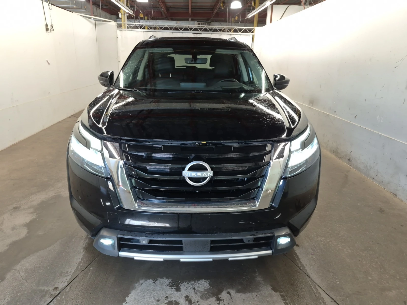 Nissan Pathfinder PLATINUM * * CARFAX * * АВТО КРЕДИТ * * , снимка 3 - Автомобили и джипове - 53893109