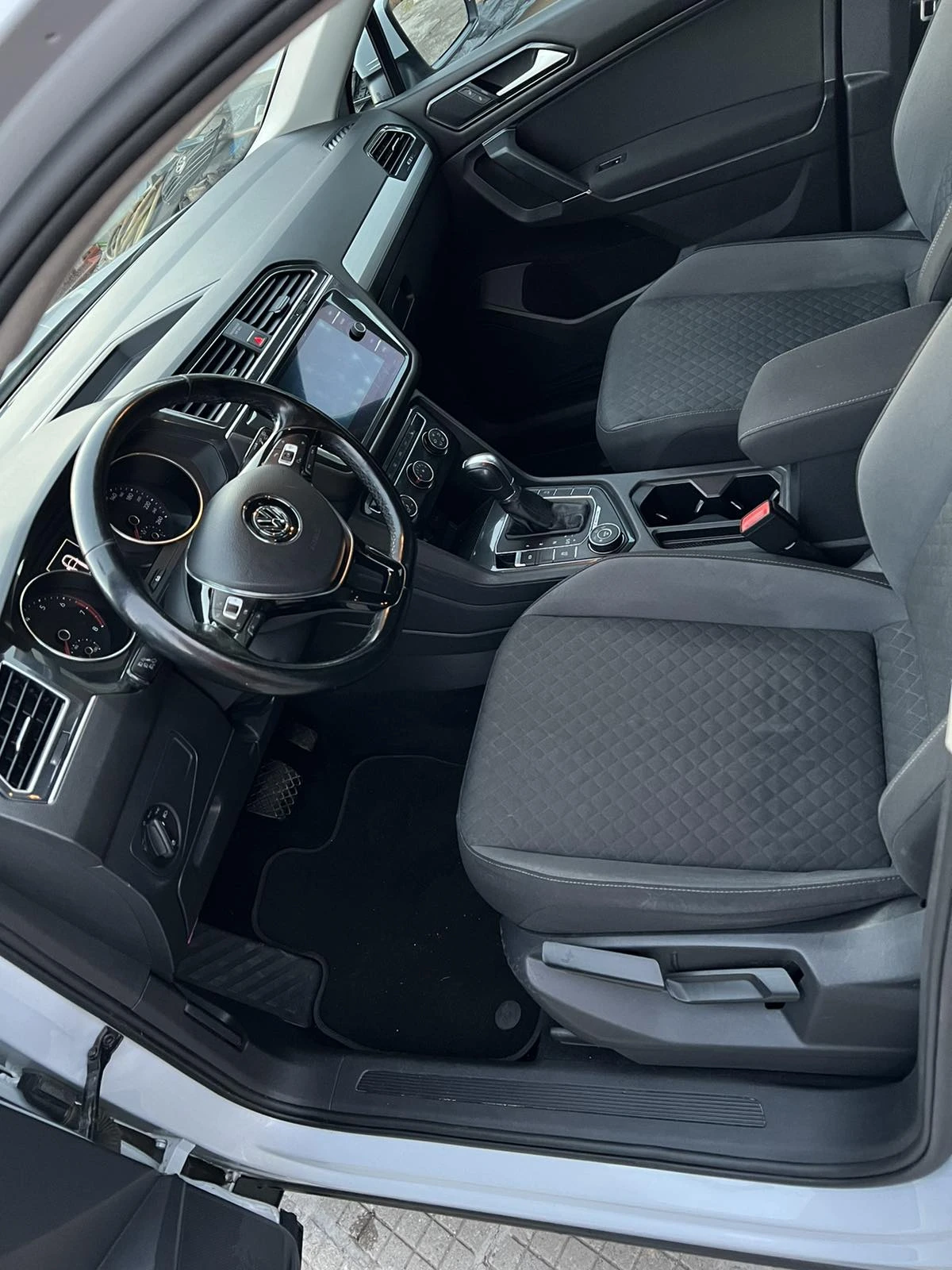VW Tiguan  2.0БЕНЗИН, ALL SPACE 4x4, снимка 10 - Автомобили и джипове - 54864937