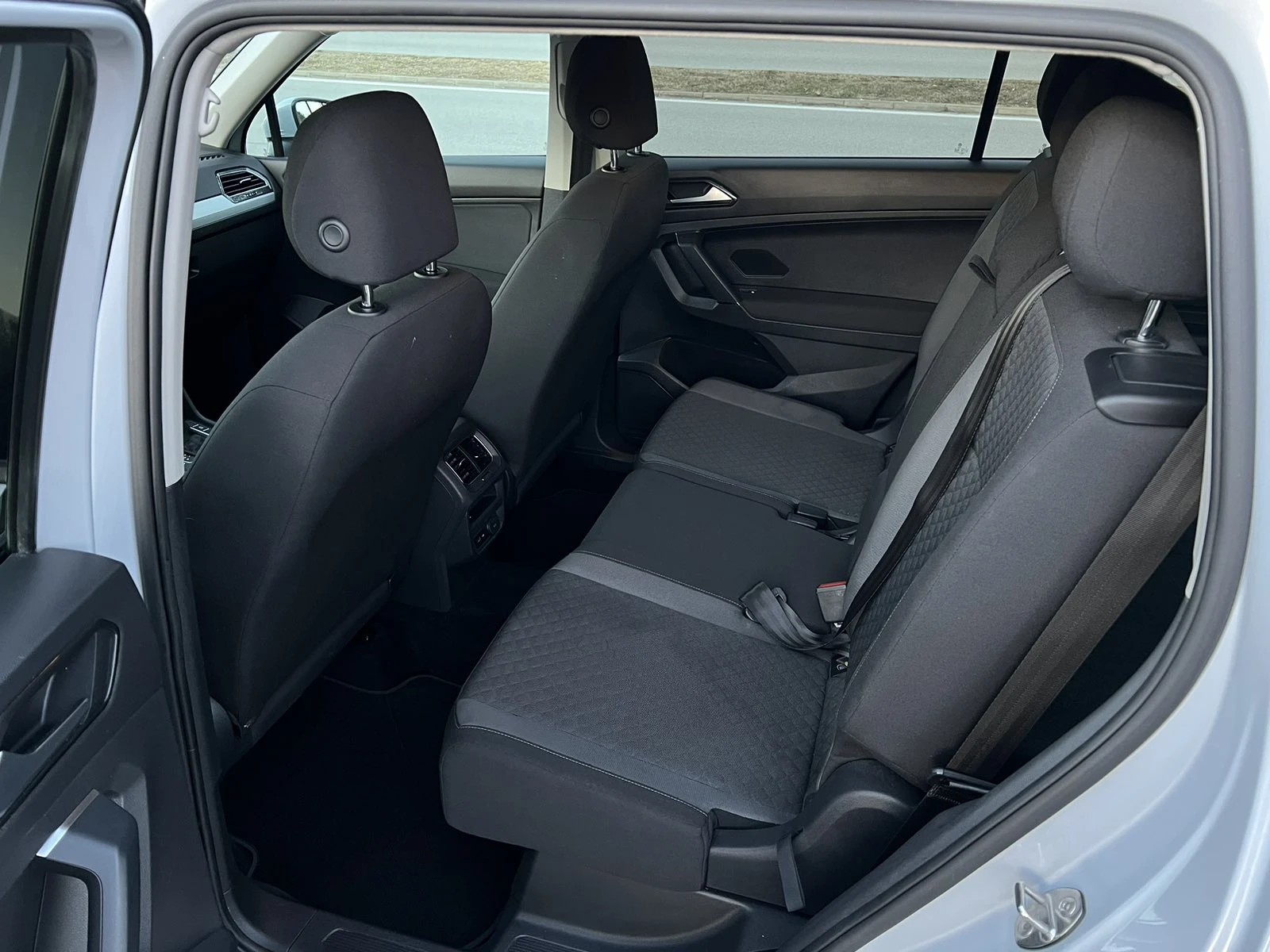 VW Tiguan  2.0БЕНЗИН, ALL SPACE 4x4, снимка 16 - Автомобили и джипове - 54864937
