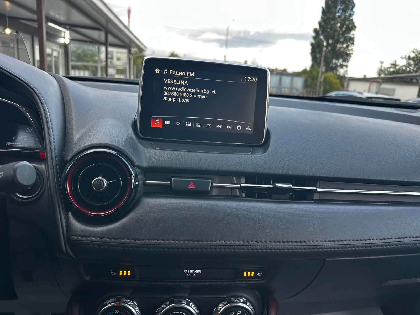 Mazda CX-3 2.0i Skyactive 120к.с* Keyless* HeadUp* КАТО НОВА, снимка 13 - Автомобили и джипове - 56091230