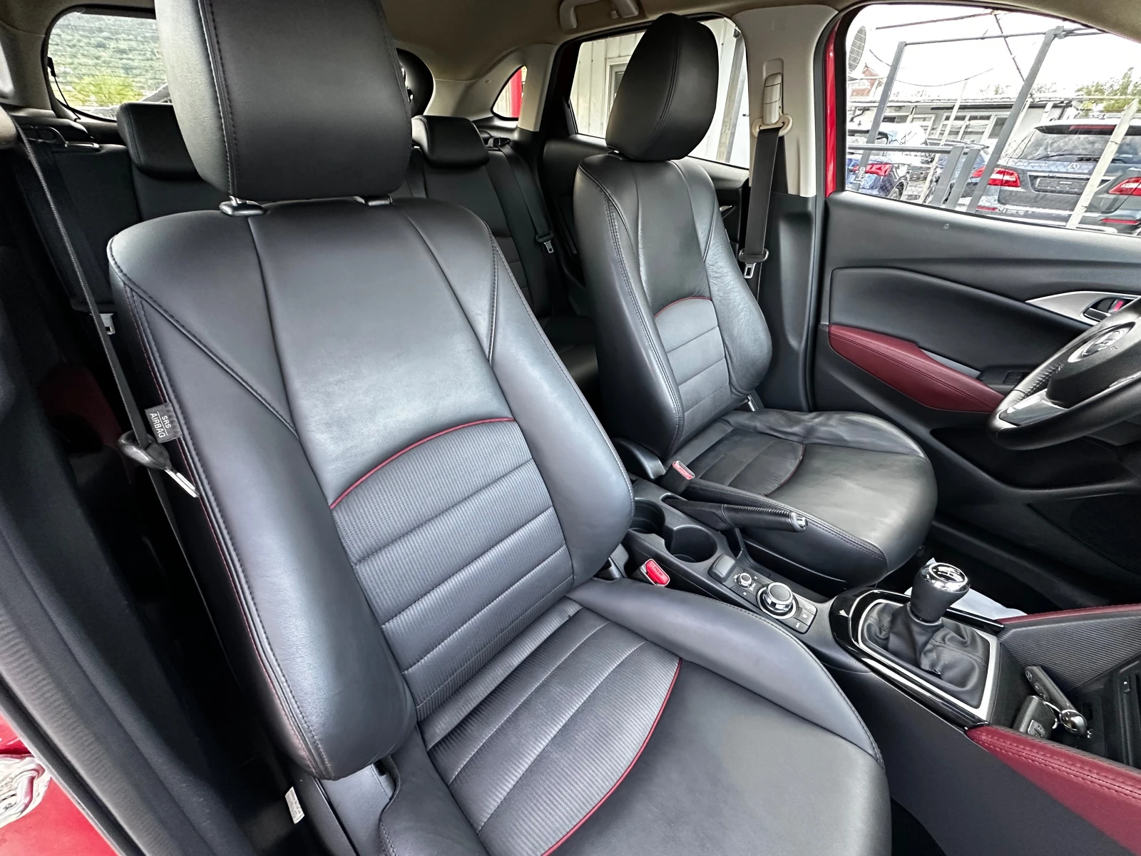 Mazda CX-3 2.0i Skyactive 120к.с* Keyless* HeadUp* КАТО НОВА, снимка 9 - Автомобили и джипове - 56091230