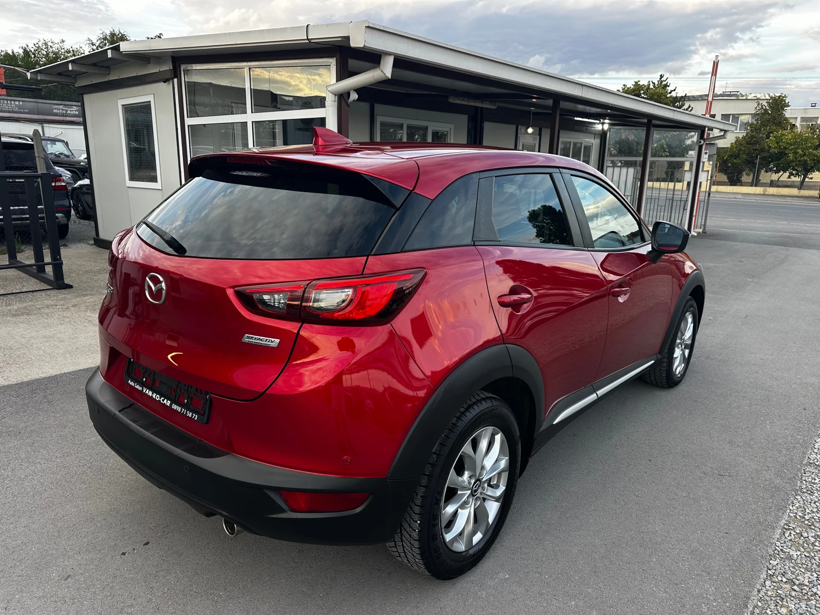 Mazda CX-3 2.0i Skyactive 120к.с* Keyless* HeadUp* КАТО НОВА, снимка 2 - Автомобили и джипове - 56091230