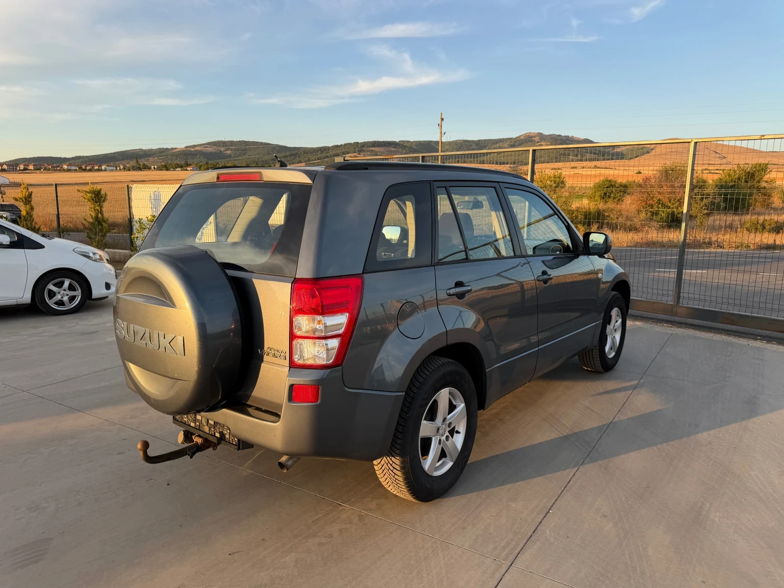 Suzuki Grand vitara 2.0 Club , снимка 4 - Автомобили и джипове - 56316580