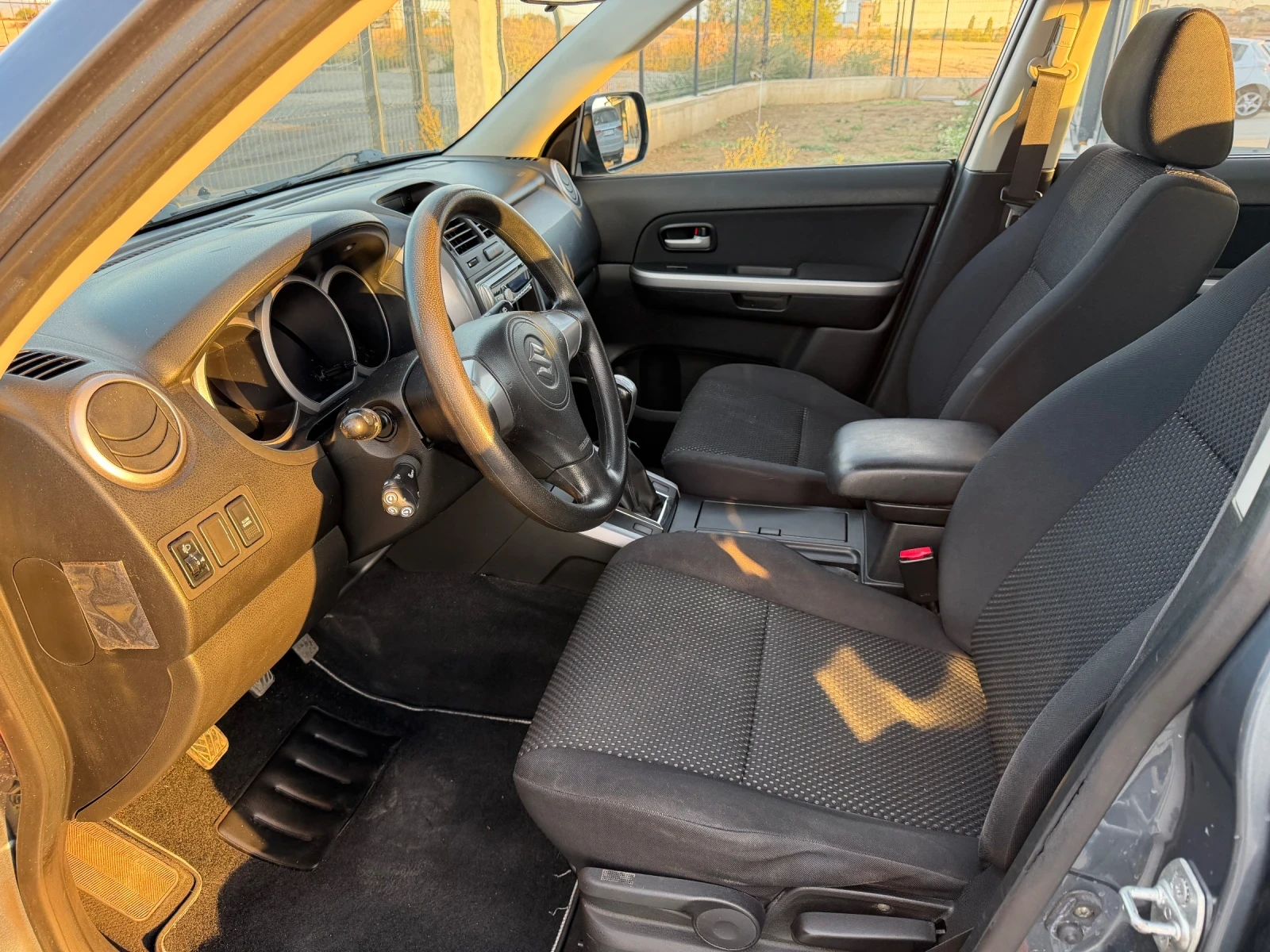 Suzuki Grand vitara 2.0 Club , снимка 9 - Автомобили и джипове - 56316580