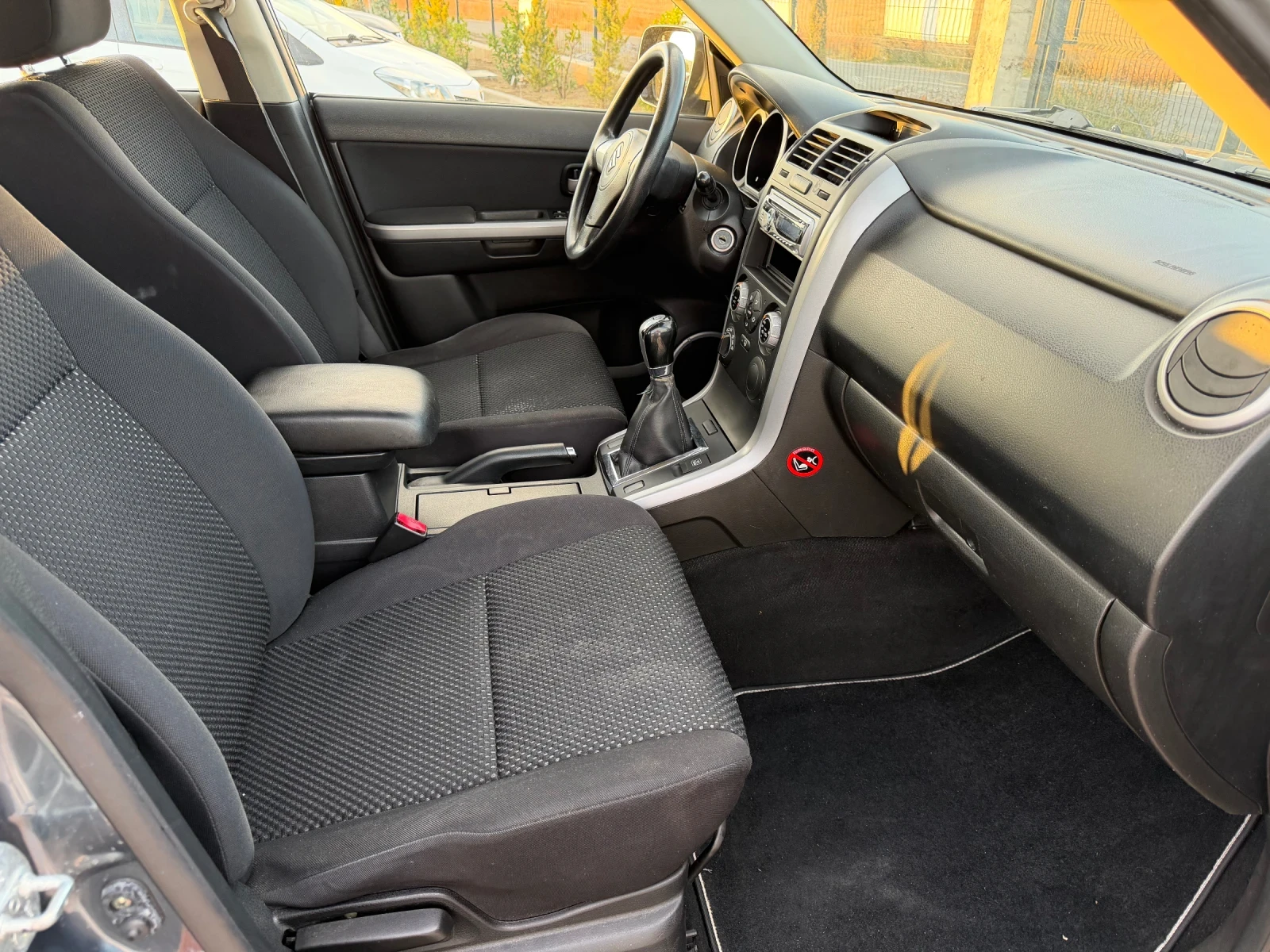 Suzuki Grand vitara 2.0 Club , снимка 11 - Автомобили и джипове - 56316580