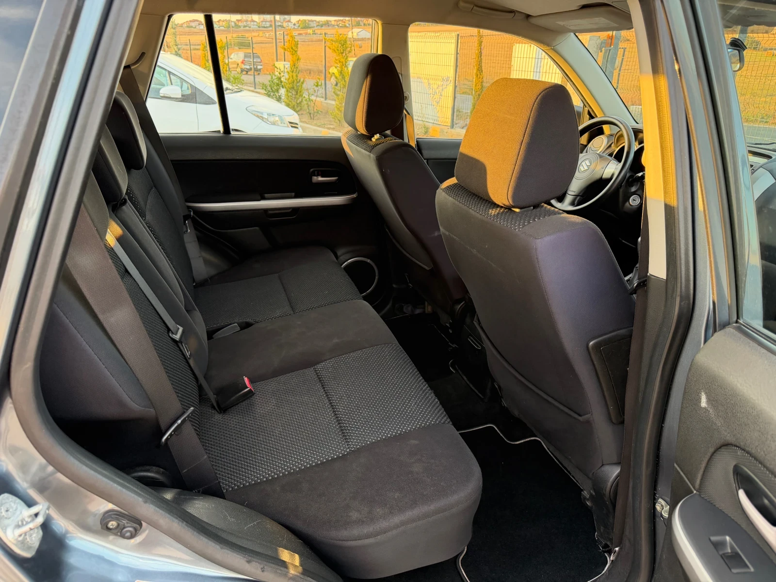Suzuki Grand vitara 2.0 Club , снимка 12 - Автомобили и джипове - 56316580