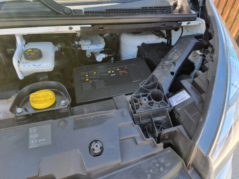 Renault Trafic дълга база, снимка 11 - Бусове и автобуси - 52349494