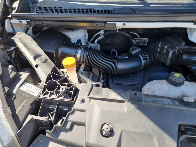 Renault Trafic дълга база, снимка 10 - Бусове и автобуси - 52349494