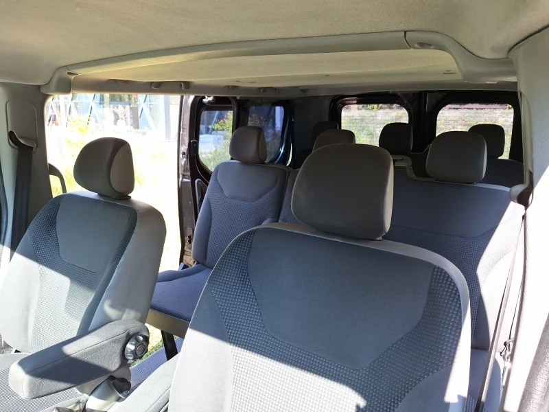 Opel Vivaro, снимка 4 - Бусове и автобуси - 52537657