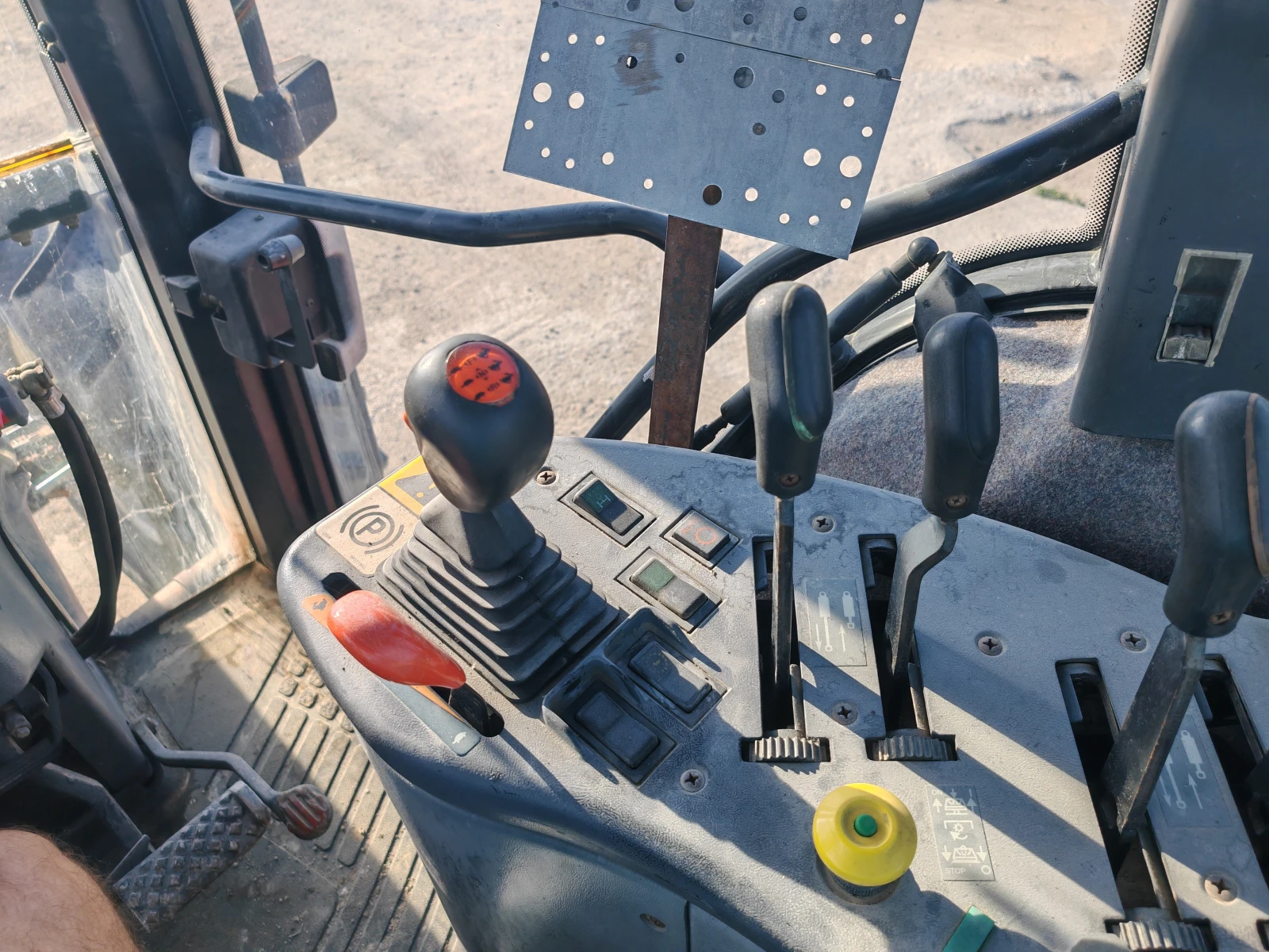 Трактор New Holland G240, снимка 15 - Селскостопанска техника - 54992609