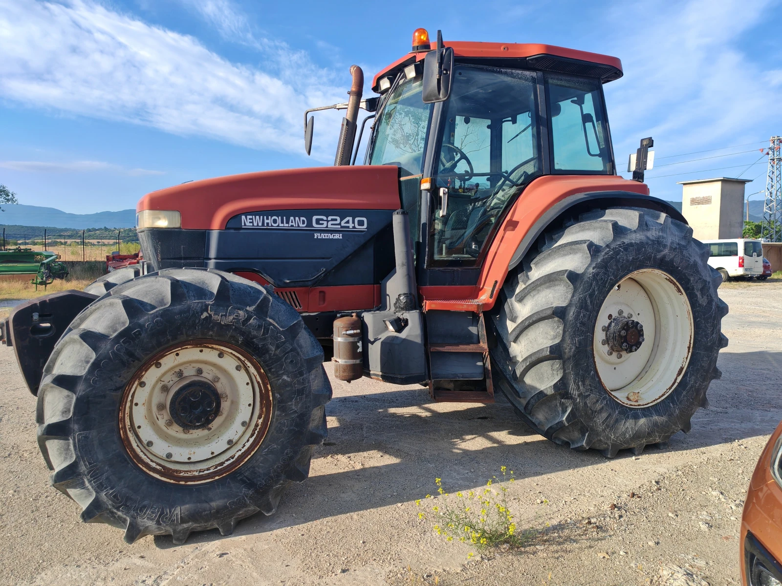 Трактор New Holland G240, снимка 3 - Селскостопанска техника - 54992609