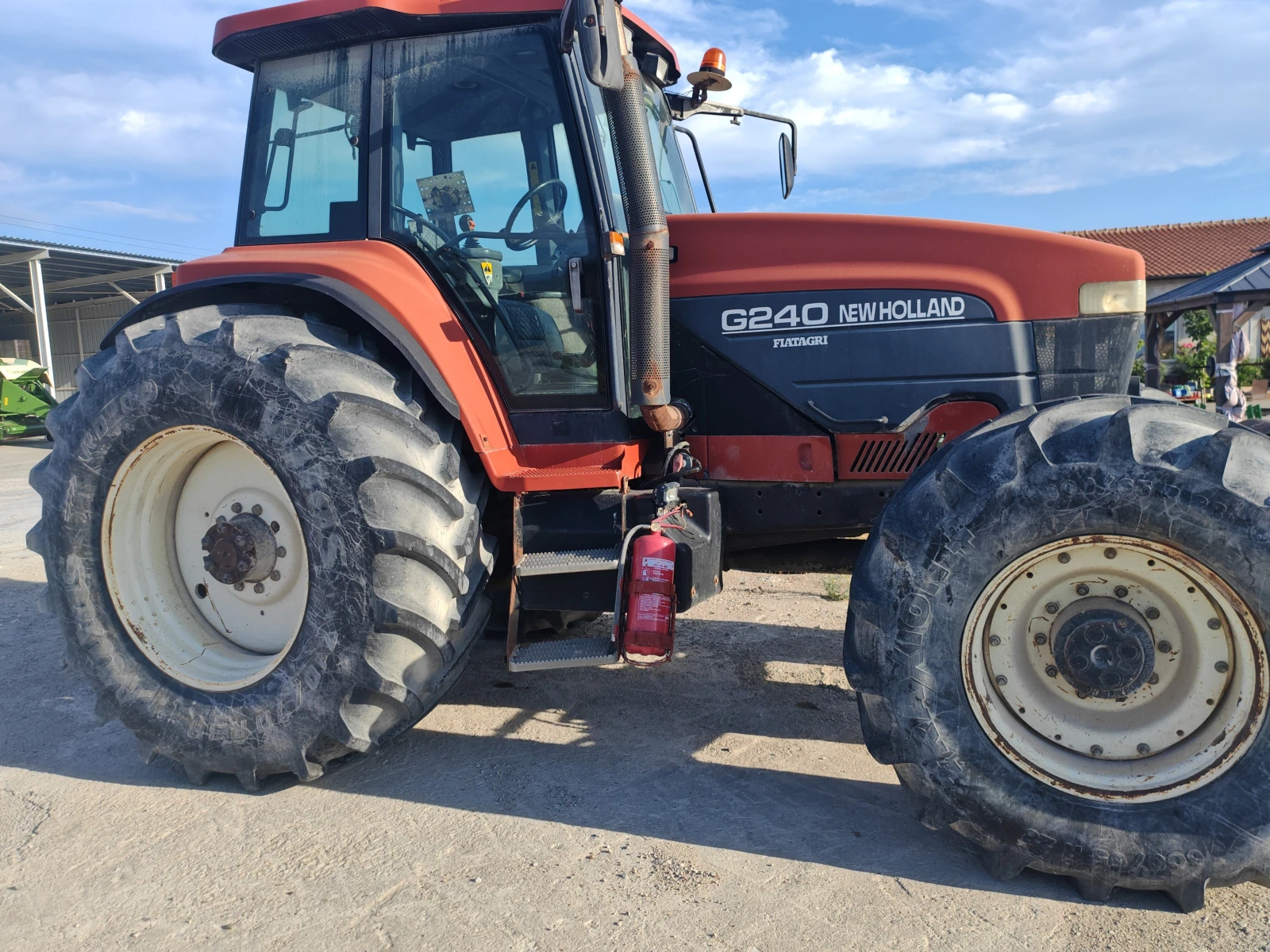 Трактор New Holland G240, снимка 4 - Селскостопанска техника - 54992609