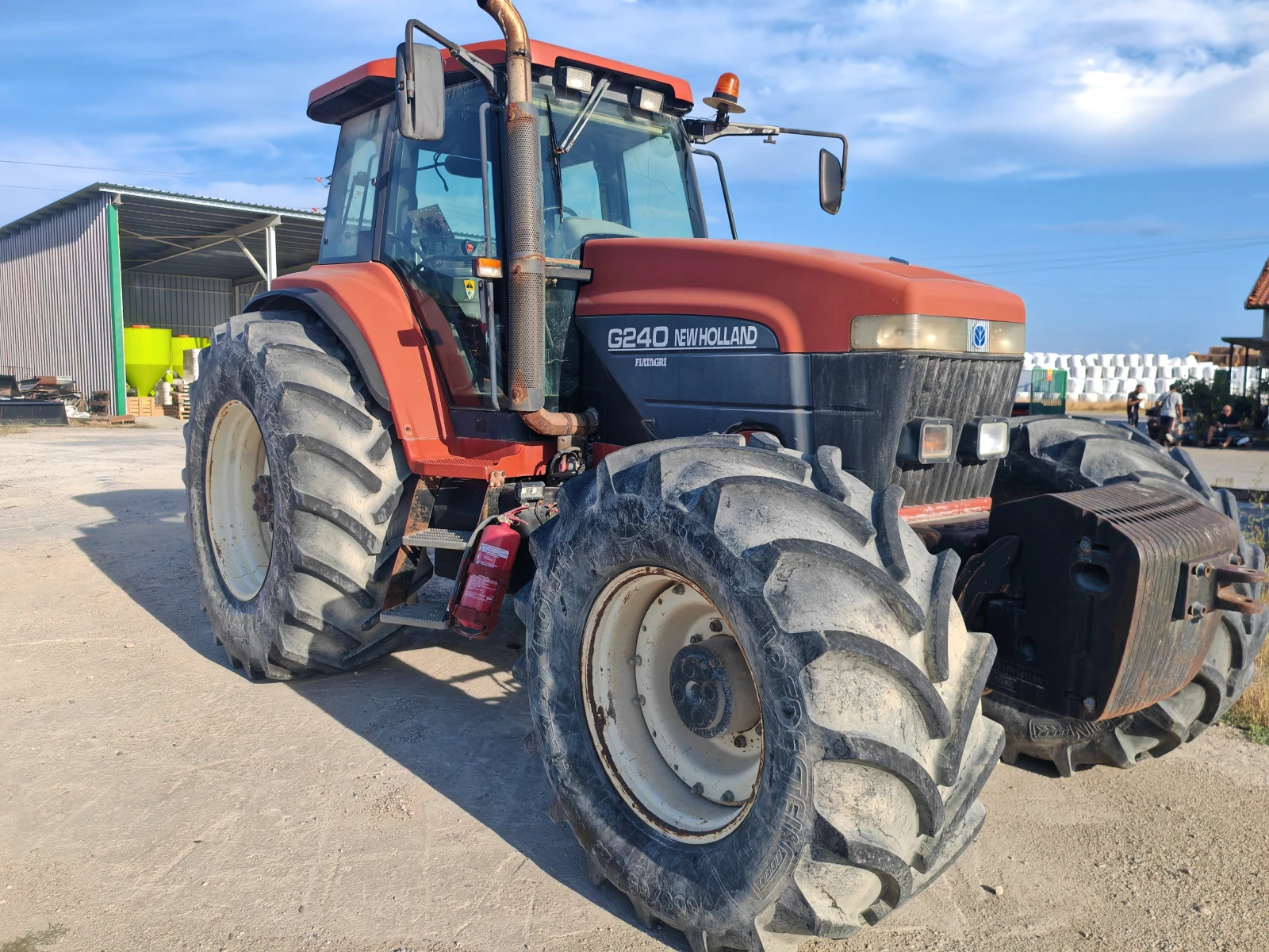 Трактор New Holland G240