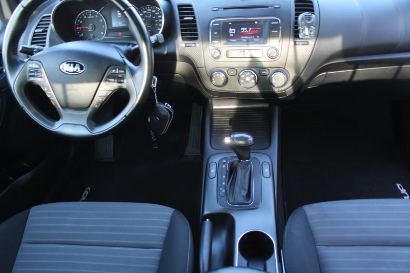 Kia Ceed Forte 2.0i, снимка 12 - Автомобили и джипове - 47960117