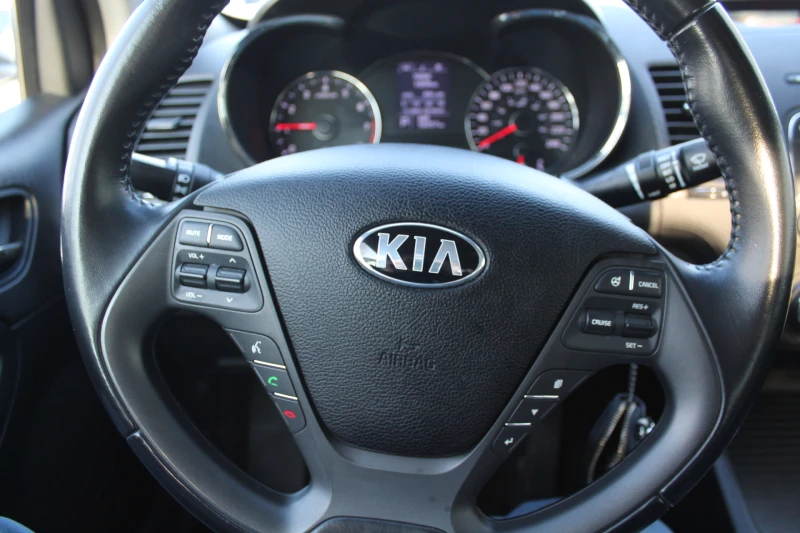 Kia Ceed Forte 2.0i, снимка 16 - Автомобили и джипове - 47960117