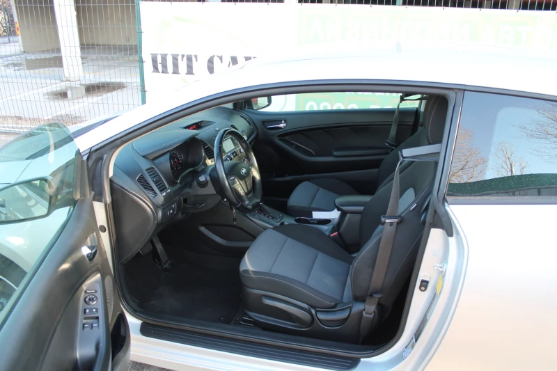 Kia Ceed Forte 2.0i, снимка 8 - Автомобили и джипове - 47960117