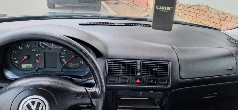 VW Golf, снимка 11 - Автомобили и джипове - 48130487