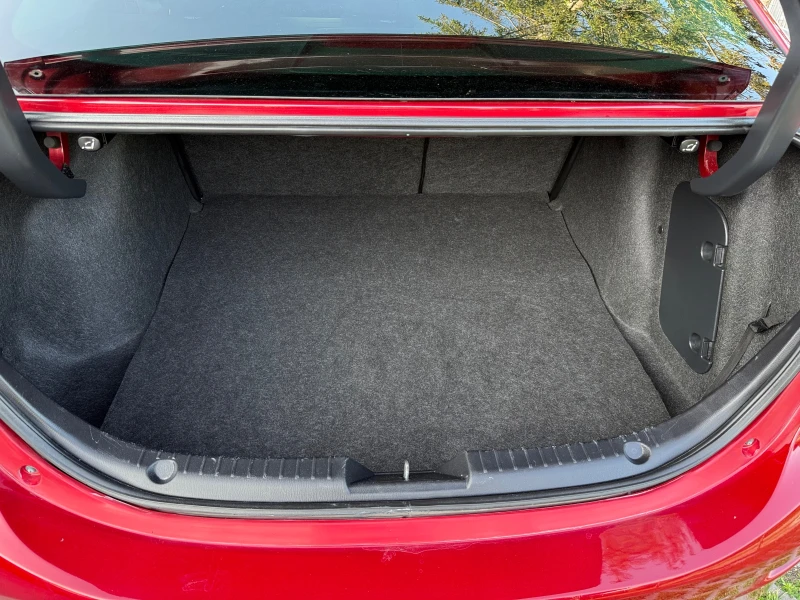 Mazda 3 1.5 SKYACTIV SEDAN, снимка 11 - Автомобили и джипове - 50537084